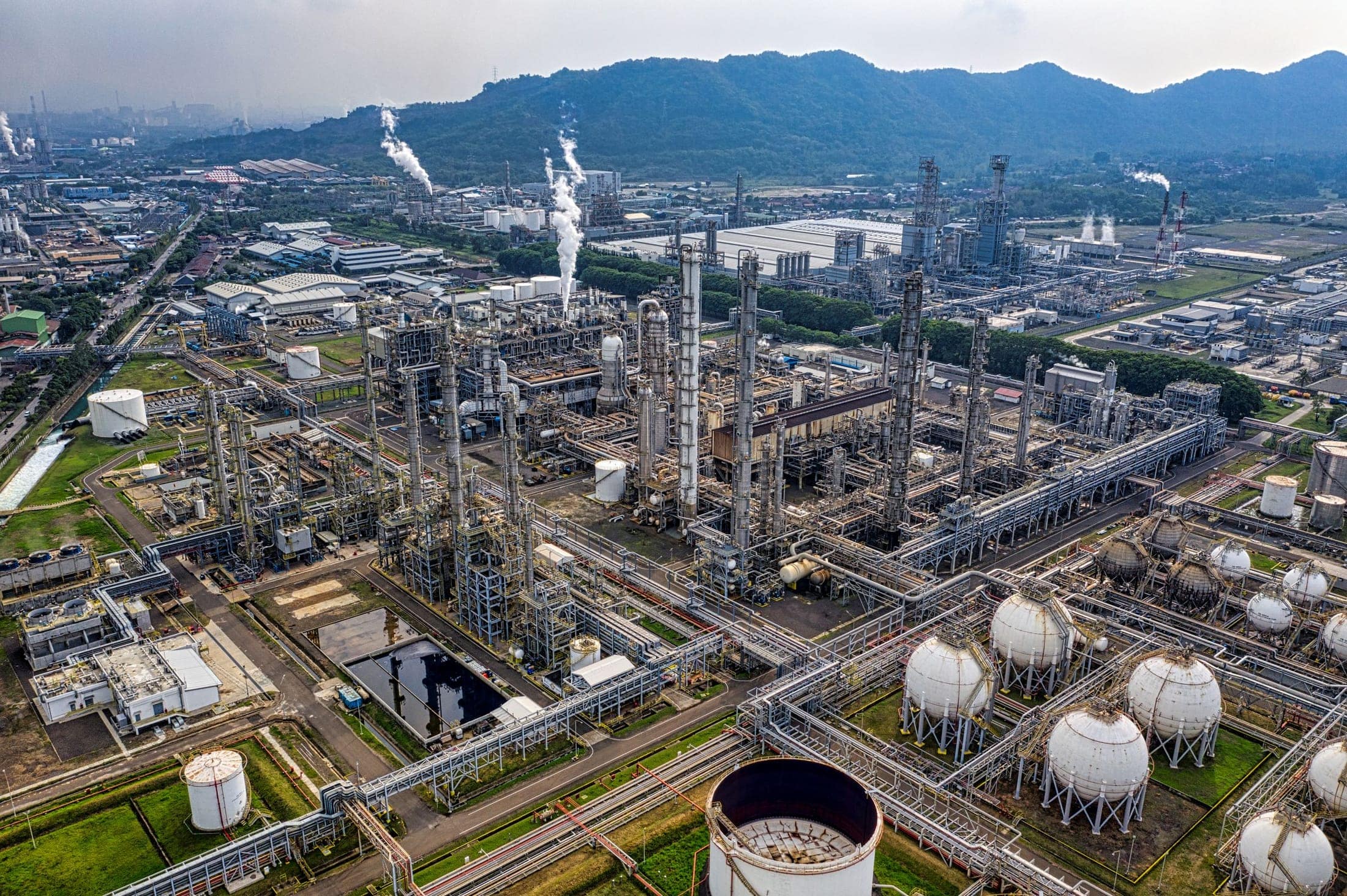 Petrochemical complex with storage spheres and process units